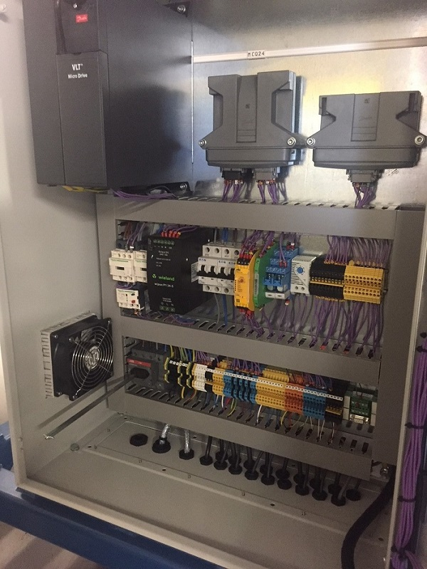 Electrical power and control panel for pressure test rig